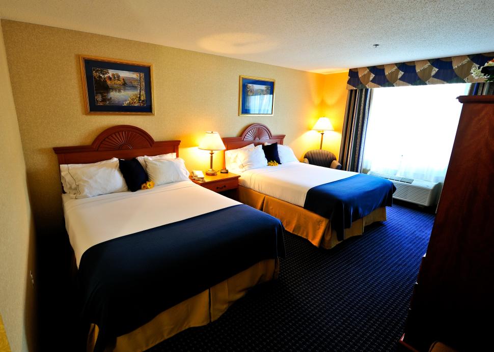 Sleeping Room 2 Queen Beds