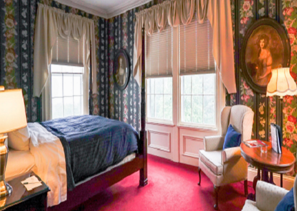 The Garden Room - Victorian Inn