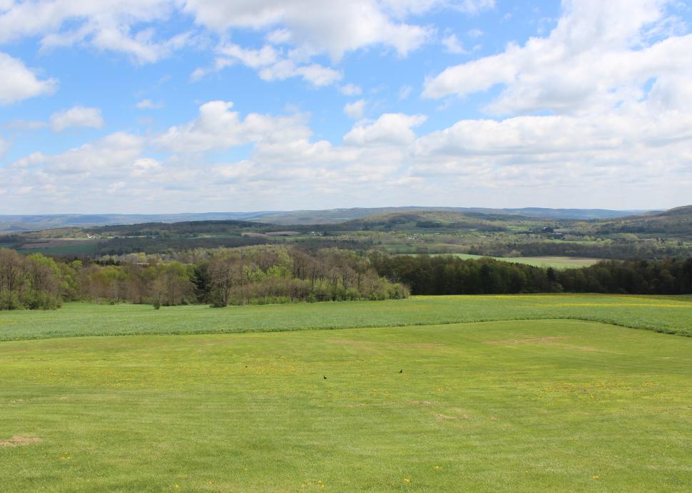 Stunning valley views from this spacious vacation rentals. Very near Watkins Glen International.