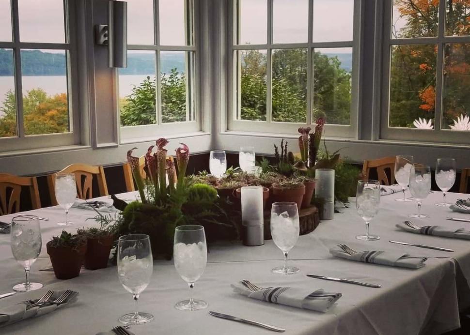 table with a lakeview Inn at Taughannock