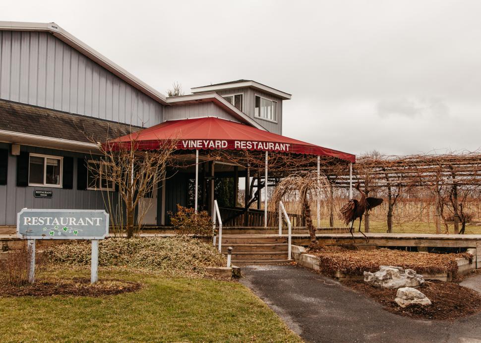 KNAPP WINERY & VINEYARD RESTAURANT