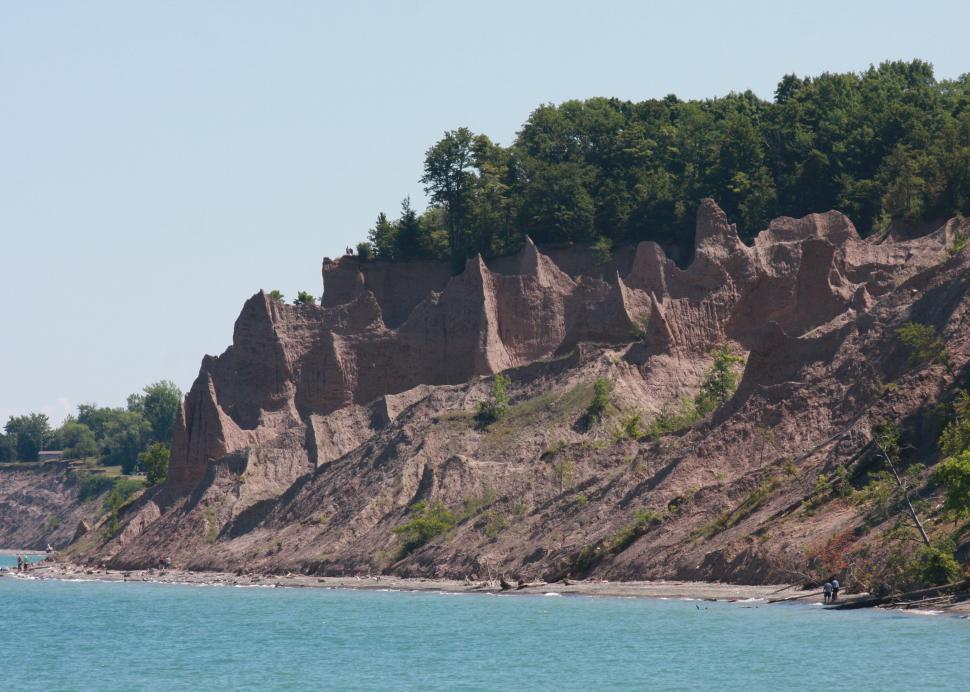 Chimney Bluffs State Park