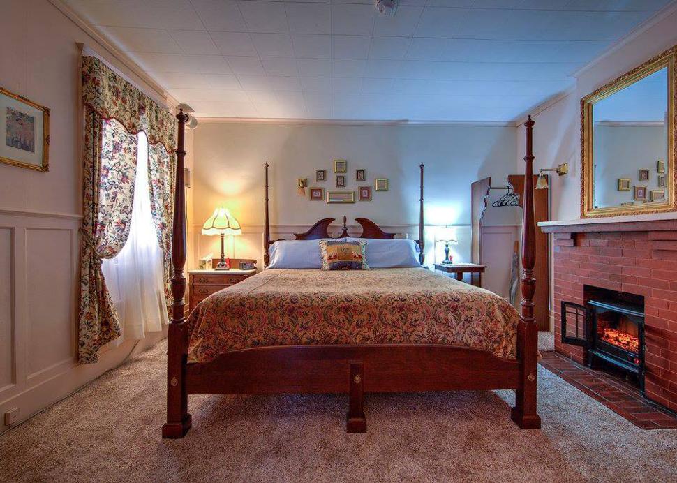 Rosewood Inn Room