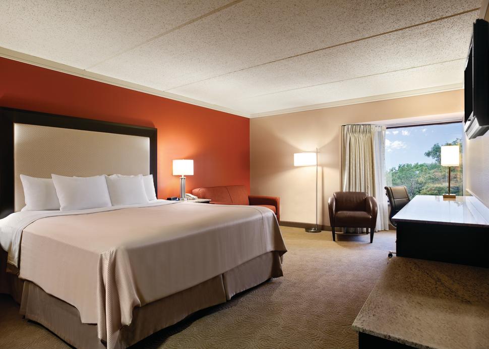 Woodcliff Hotel and Spa, Interior Standard King Room