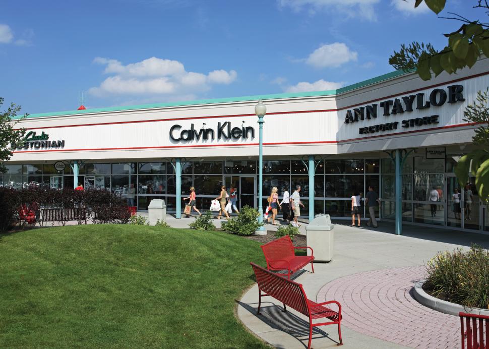 Waterloo Premium Outlets Storefront 2