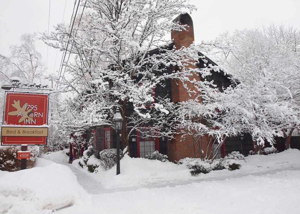 acorn-inn-canandaigua-exterior-winter-snow-sign-trees