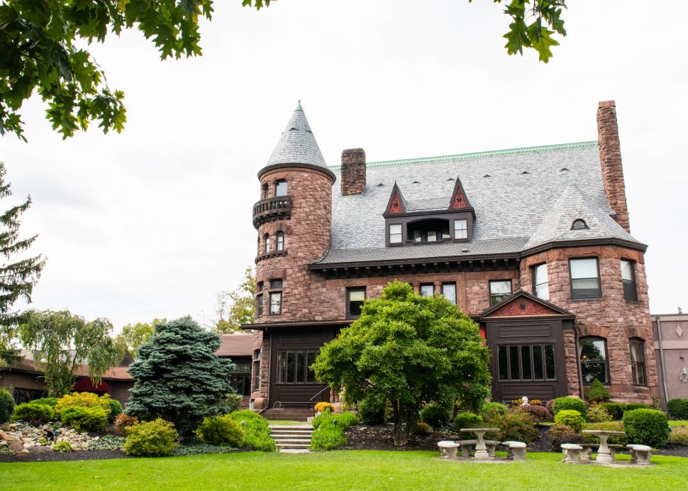 Exterior of Belhurst Castle in the Daytime