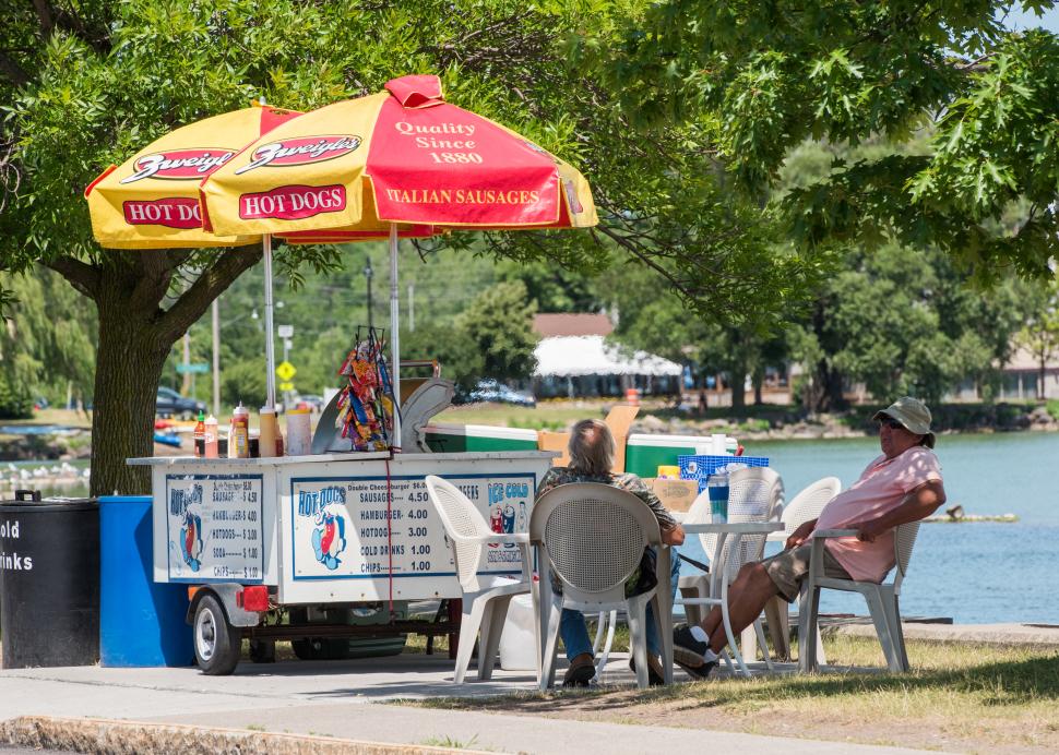 Photo of a hot dog cart at the Canandaigua City Pier