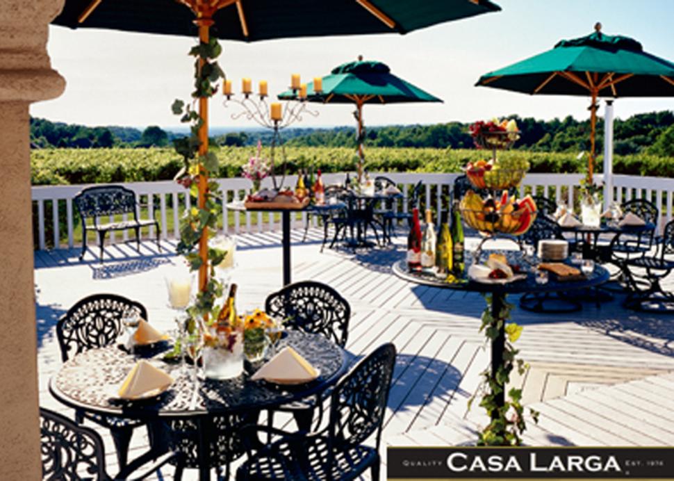 casa-larga-vineyards-and-winery-fairport-exterior-patio-dining