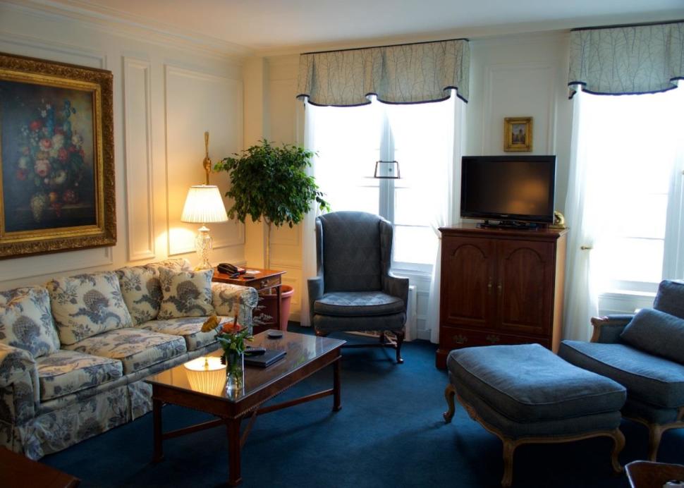 Inside of the classic suite at Geneva on the Lake