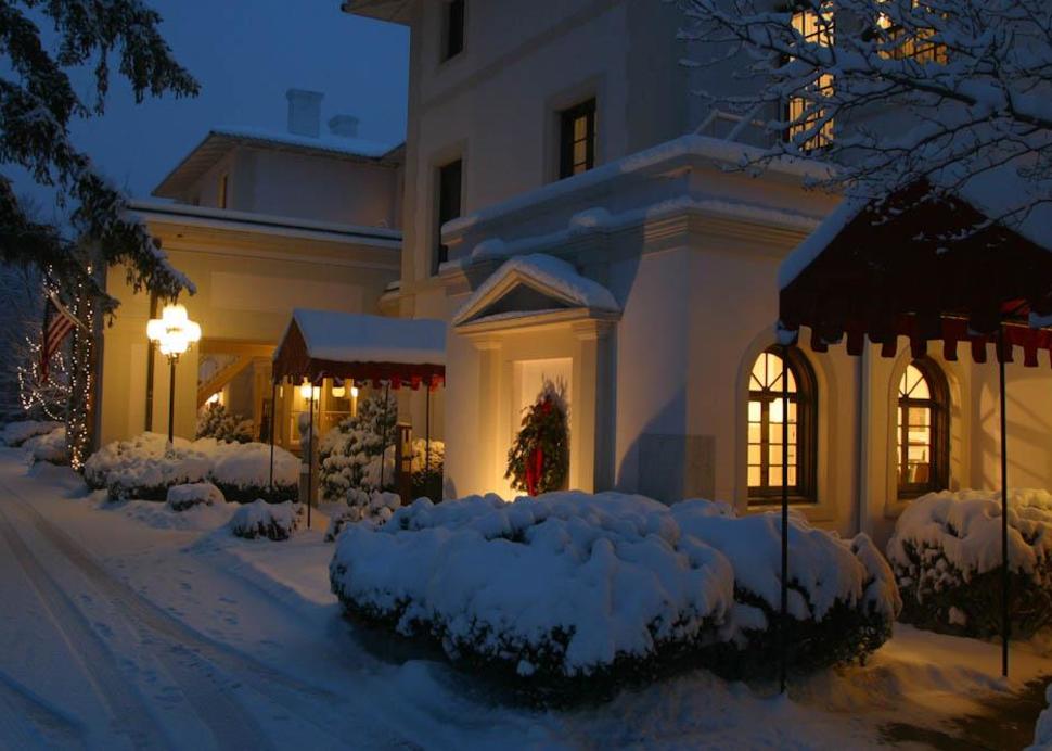 Exterior of Geneva on the Lake snowed in during the wintertime
