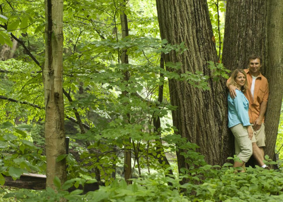 grimes-glen-park-naples-couple-hiking
