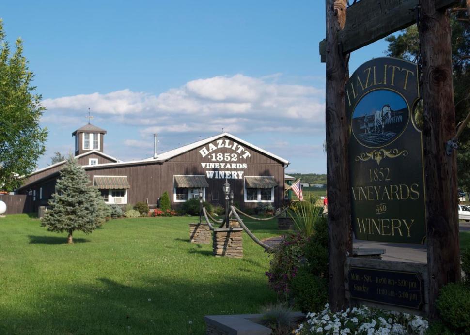Hazlitt 1852 Vineyards, Inc. sign and entrance