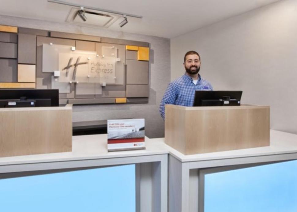 Holiday Inn Express & Suites Rochester-Victor