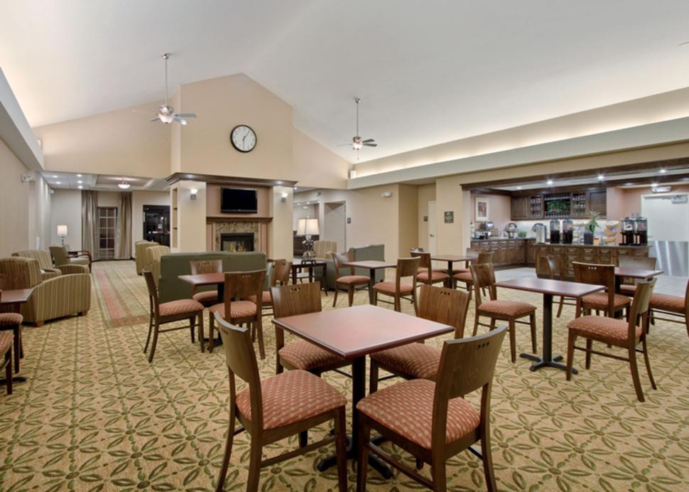 homewood-inn-and-suites-victor-interior-breakfast-eating-area