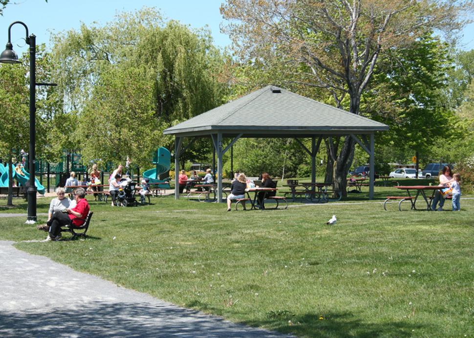 kershaw-park-canandaigua-bench-pavillion