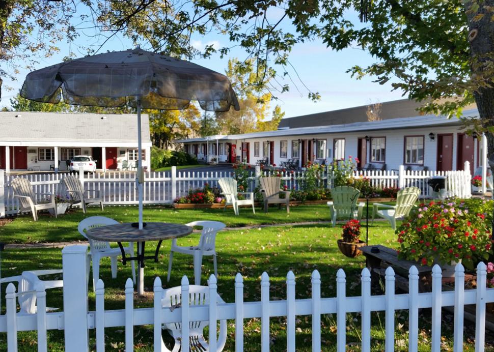 Exterior of Lafayette Motel and Restaurant in Canandaigua