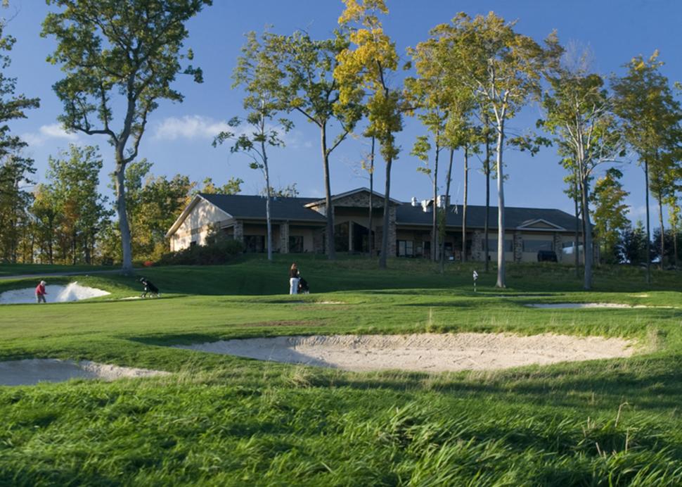 ravenwood-victor-golfers-clubhouse