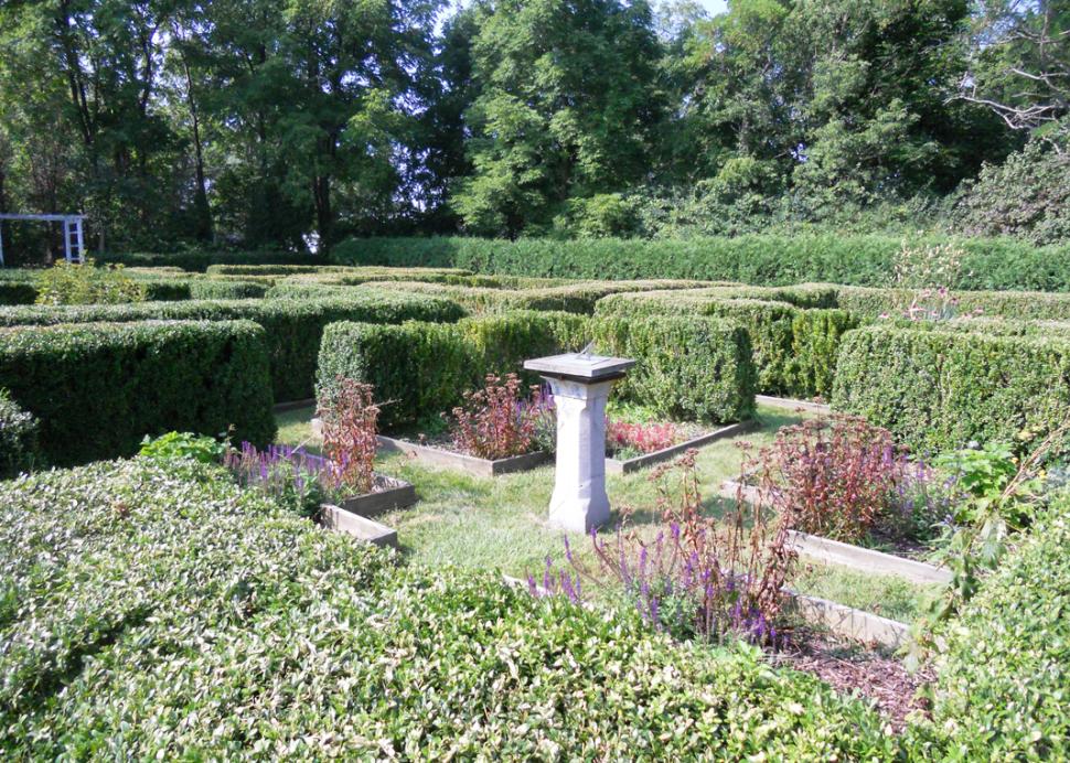 rose-hill-mansion-geneva-exterior-gardens