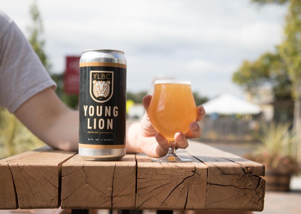 young-lion-brewing-canandaigua-exterior-deck
