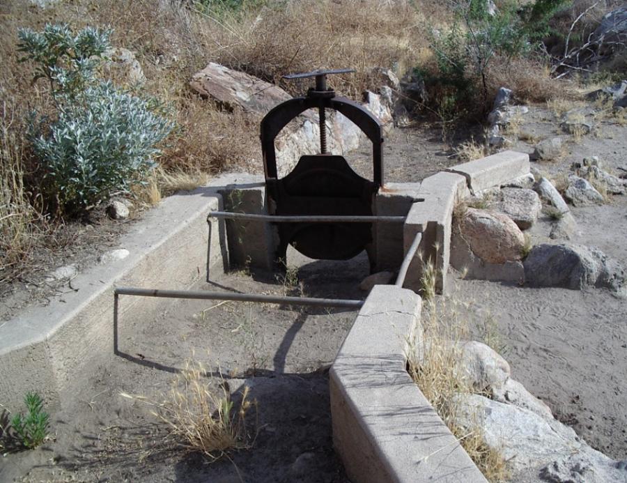 Ton_wen_neval_Tahquitz_Creek