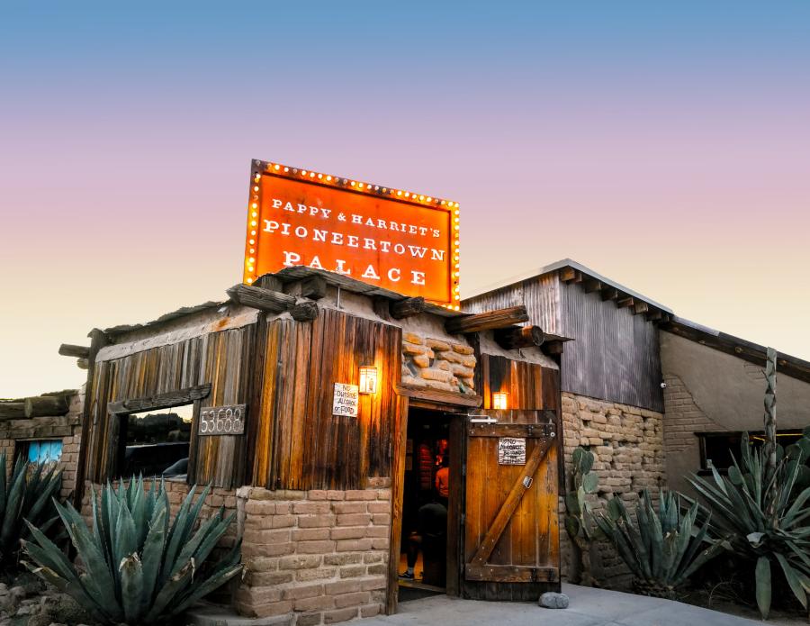 Entrance to Pappy & Harriet's in Pioneertown at dusk