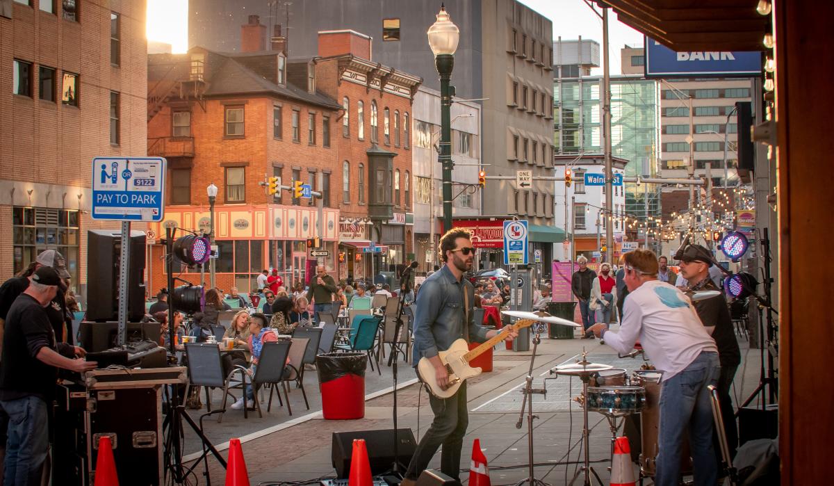 Harrisburg Outdoor Dining & Live Music