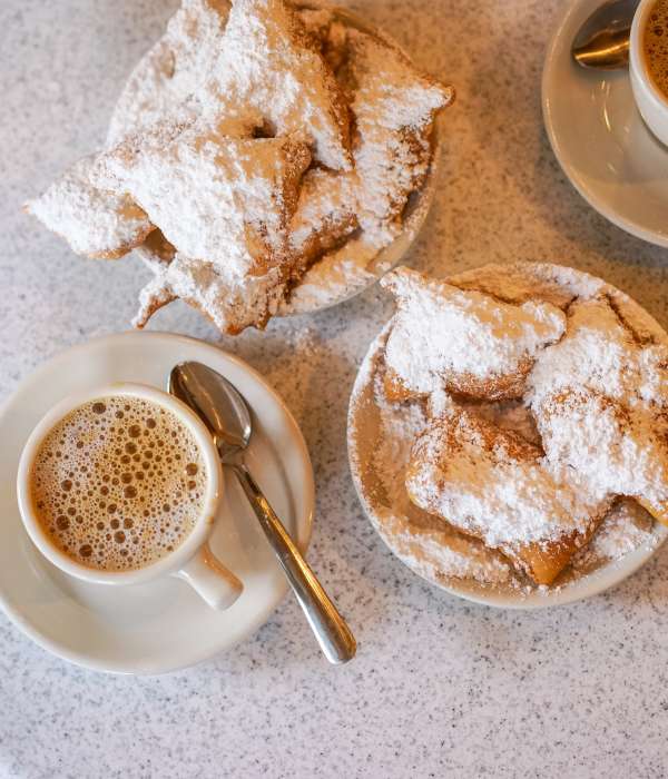 Cafe du Monde - Beignets and Coffee