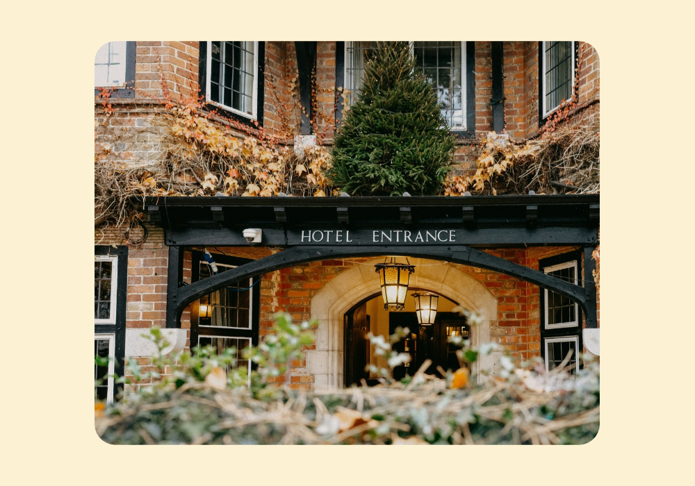 Visit Beaulieu Blog Montagu Arms Entrance Wide Shot