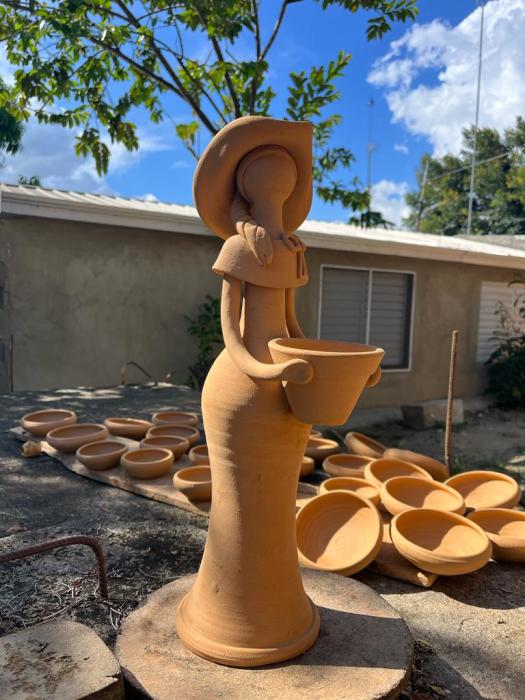 clay sculpture. pots. arte