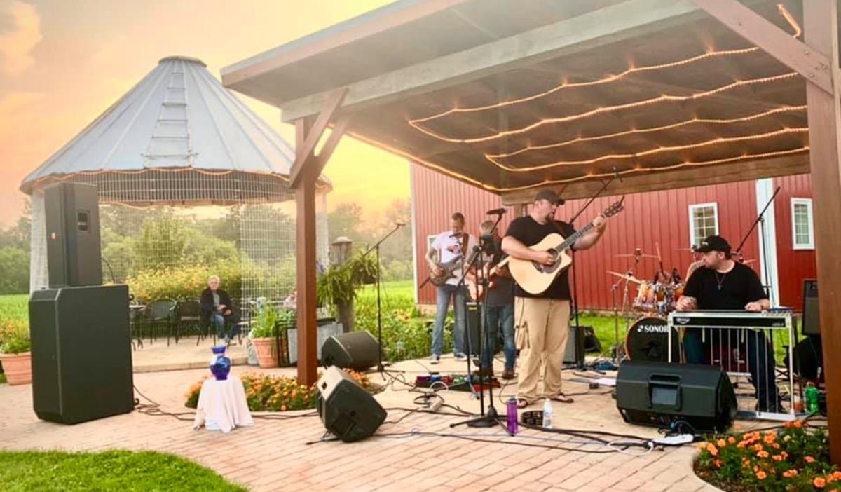 Carpenter Creek Winery entertainment at sunset