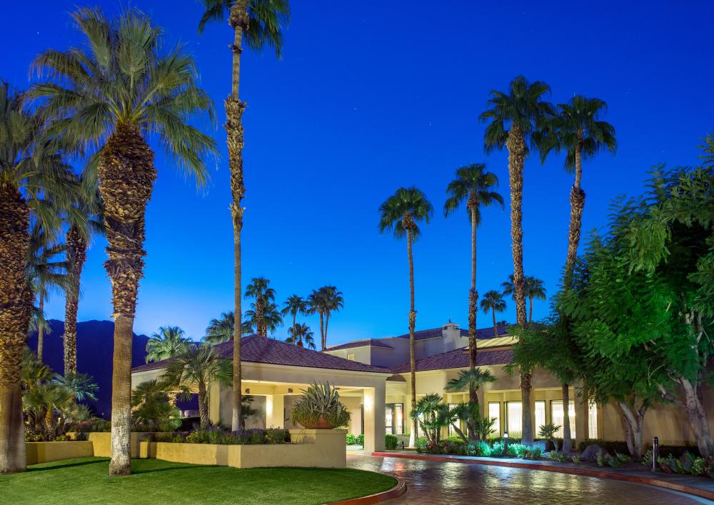 Entry to the courtyard by Marriott in Palm Springs