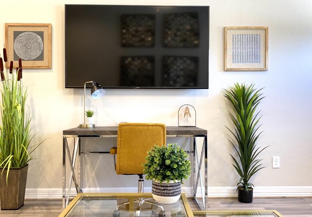 Cliu  Living Room
