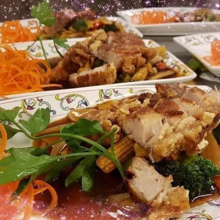 Juletallerken med ribbe på kinesisk vis fra China Plaza i Sarpsborg. Foto.