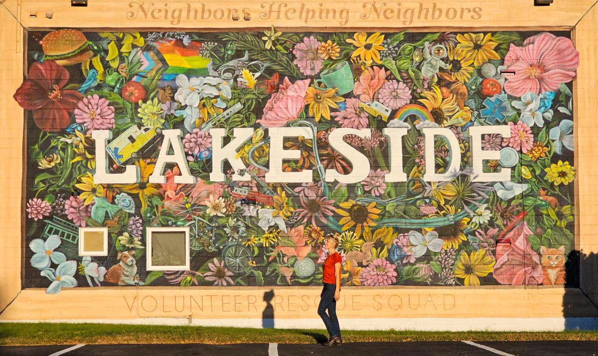 Lakeside Mural HoneyTrek