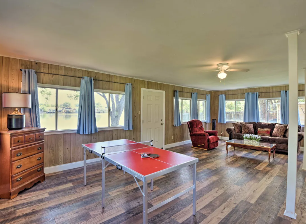Lake Front Guest House Interior