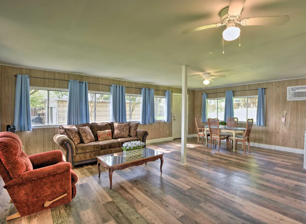 Lake Front Guest House Interior