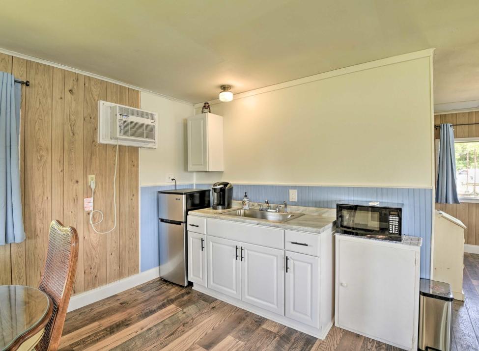 Lake Front Guesthouse Kitchenette