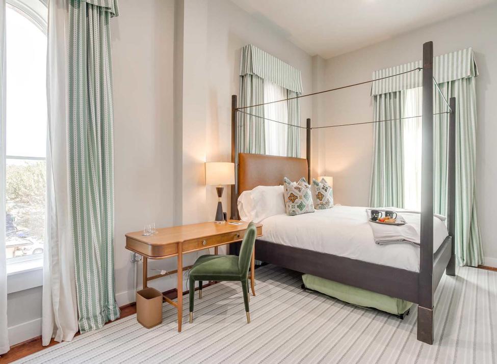 Nutt House Hotel Room