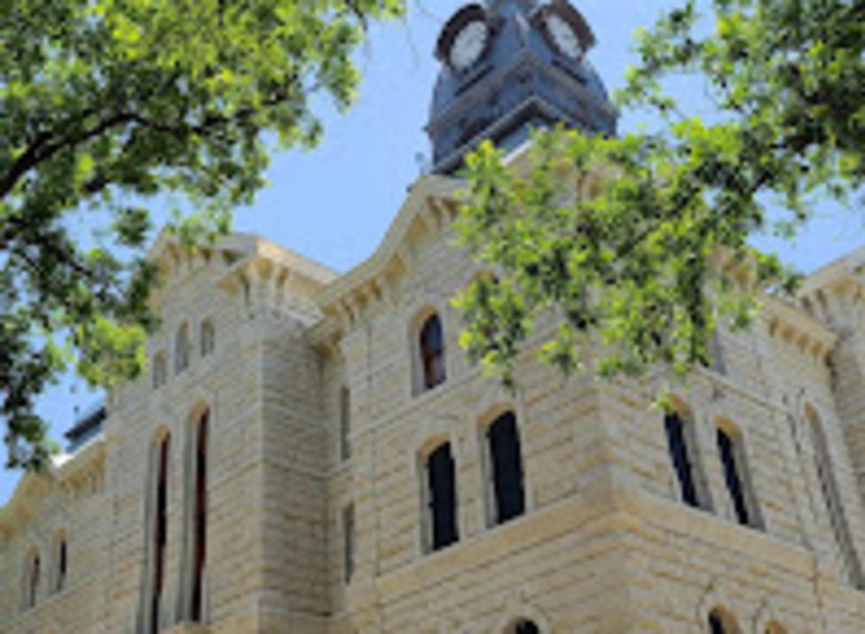 Granbury Courthouse steps from Old City Hall Short Stay