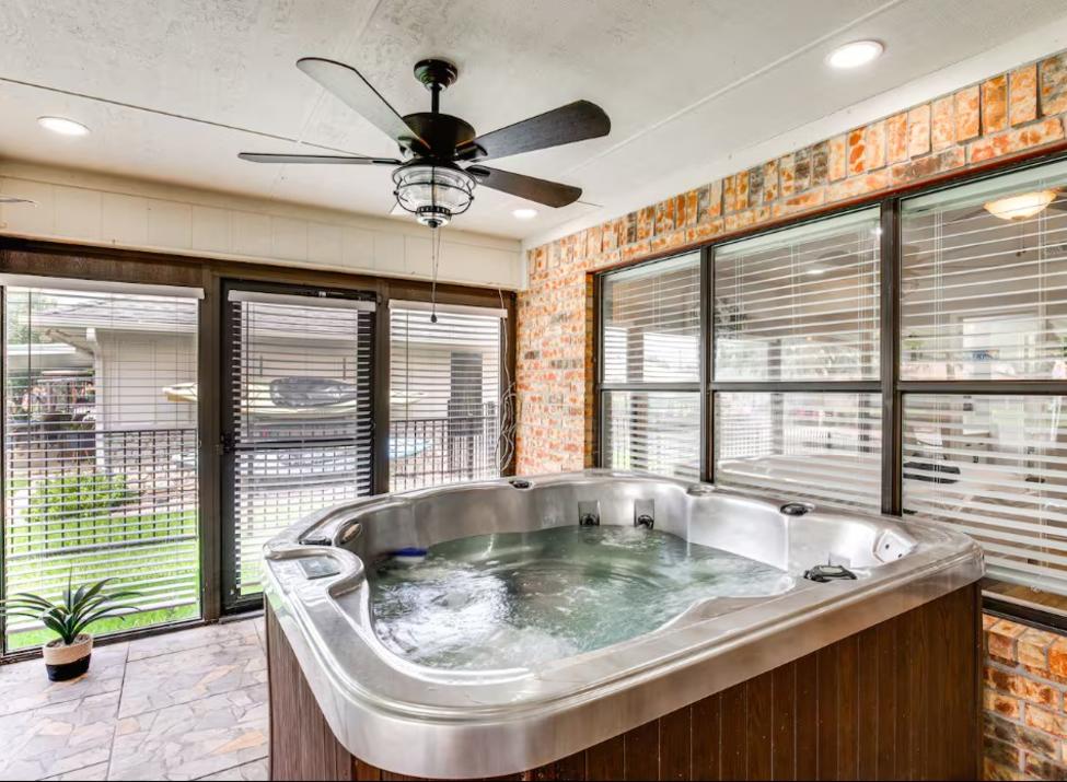 lake vista hot tub