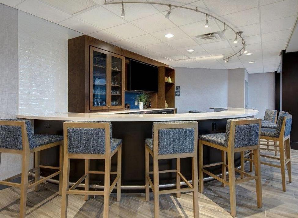 Hampton Inn bar