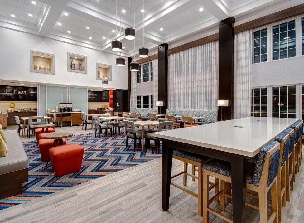 Hampton Inn breakfast area
