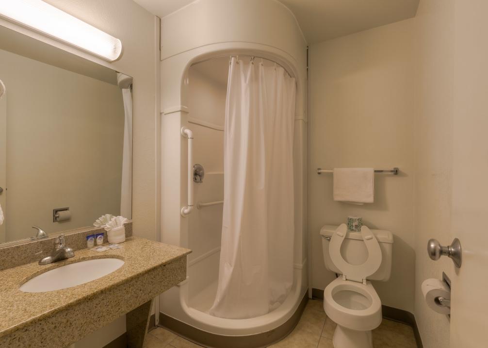 GUEST RESTROOM
