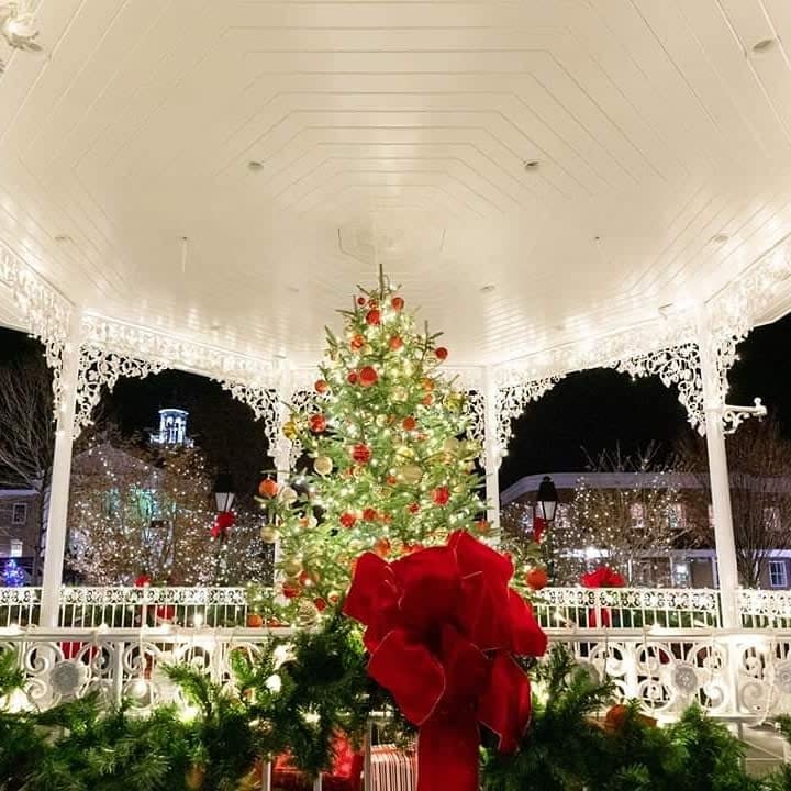 Ligonier's Iconic Diamond Bandstand Aglow for the Holidays