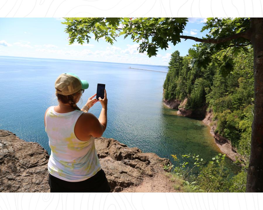 A look out on the east side of Presque Isle Park, overlooking Lake Superior and sandstone cliffs