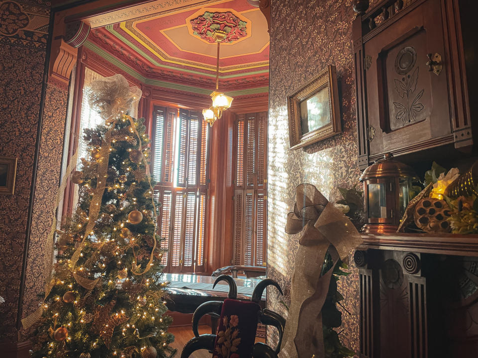 Annandale House holiday decor