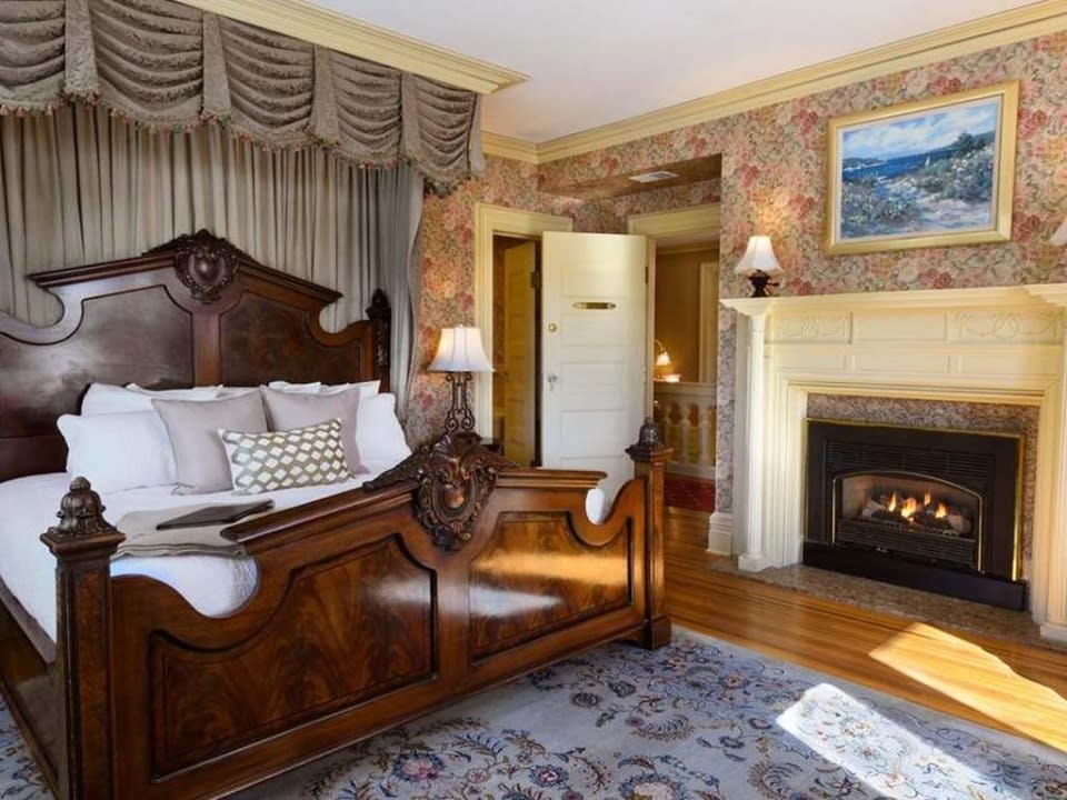 Inn at Erlowest bedroom and fireplace