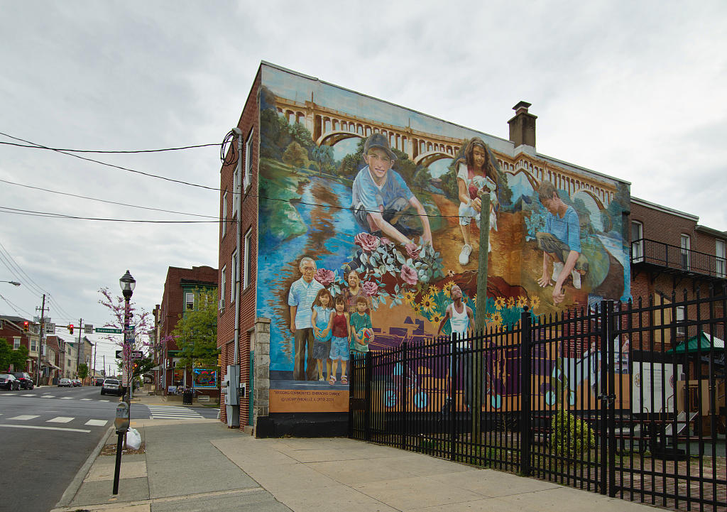 Allentown Mural - 'Building Bridges Embracing Change (2006)'