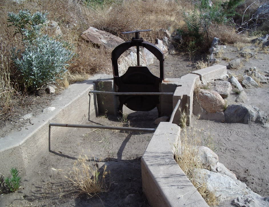Ton_wen_neval_Tahquitz_Creek